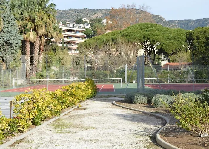 Apartment Bord De Avec 4 Couchages, Parking Et Tennis - Fr-1-251-263 Le Lavandou