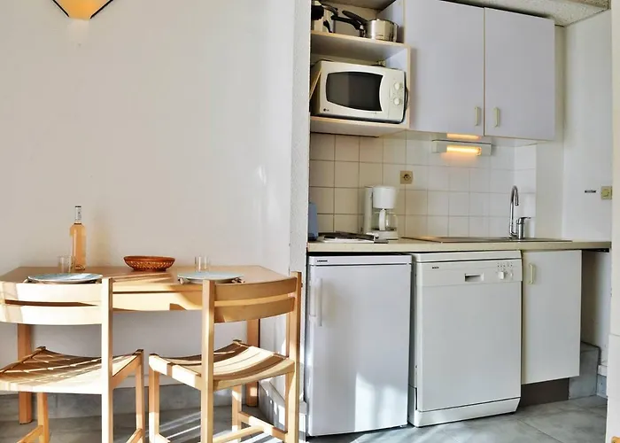 Bord De Avec 4 Couchages, Parking Et Tennis - Fr-1-251-263 * Le Lavandou