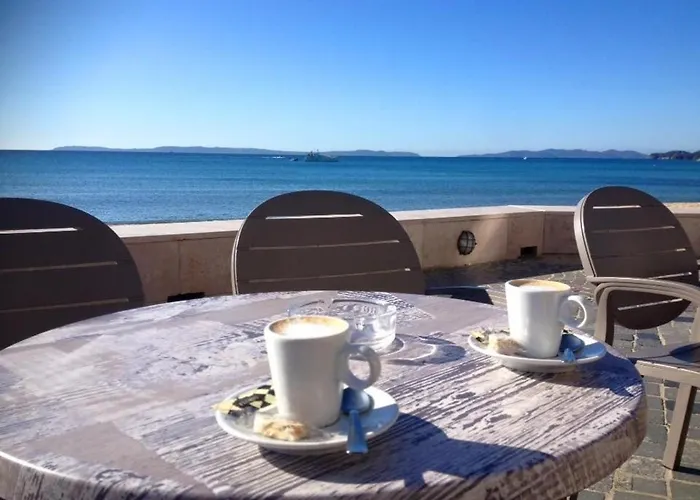 Bord De Avec 4 Couchages, Parking Et Tennis - Fr-1-251-263 * Le Lavandou